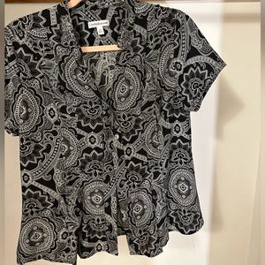 Croft & Barrow women’s Black and White Patterned Blouse